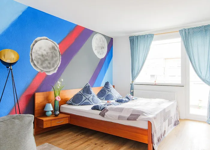 - Modern Space 3-Bedroom Apartment With Balcony Bbq & Parking I 3 X Kingsize Bed I 10 Mins Central Station I Big Tv I Free Candies -