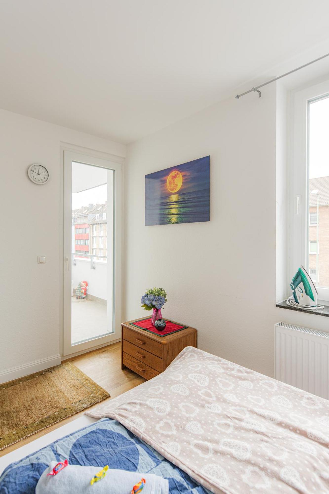 - Modern Space 3-bedroom With Balcony Bbq & Parking I 3 X Kingsize Bed I 10 Mins Central Station I Big Tv I Free Candies - Apartment *