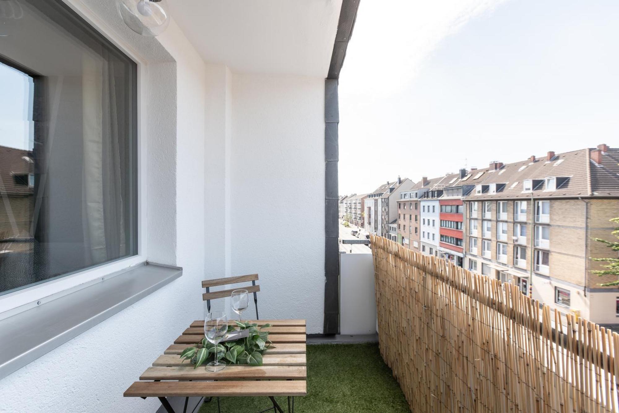 Apartment - Modern Space 3-bedroom With Balcony Bbq & Parking I 3 X Kingsize Bed I 10 Mins Central Station I Big Tv I Free Candies - Duisburg