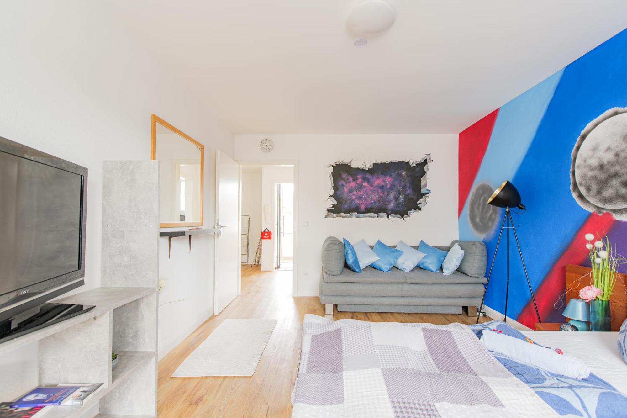 - Modern Space 3-bedroom With Balcony Bbq & Parking I 3 X Kingsize Bed I 10 Mins Central Station I Big Tv I Free Candies -